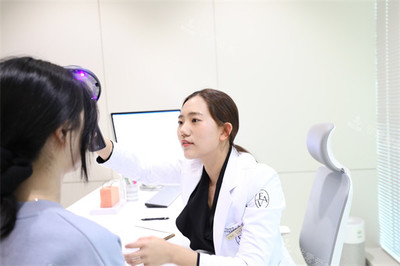 孙知希医生 皮肤健康守护者，专业与温暖并行的皮肤科专家